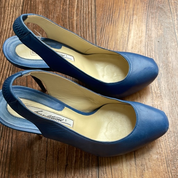Brian Atwood Blue Slingback Pumps. Very good preowned condition. Size 37… - Picture 7 of 10